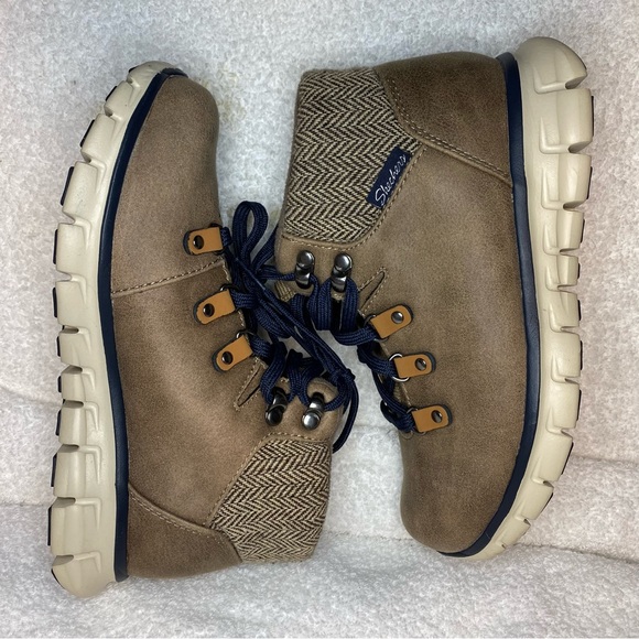 Skechers Synergy Women's Mountain Dreamer Ankle Boots Taupe Memory Foam Size 5 - Picture 3 of 14